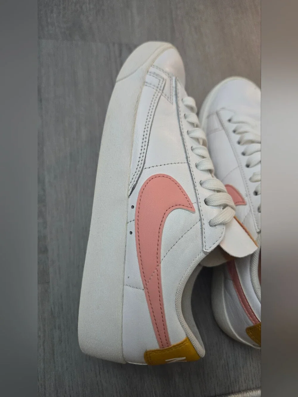 Nike Blazer Low Summit White Pink Sneaker Womens Size 6.5 AV9370-112